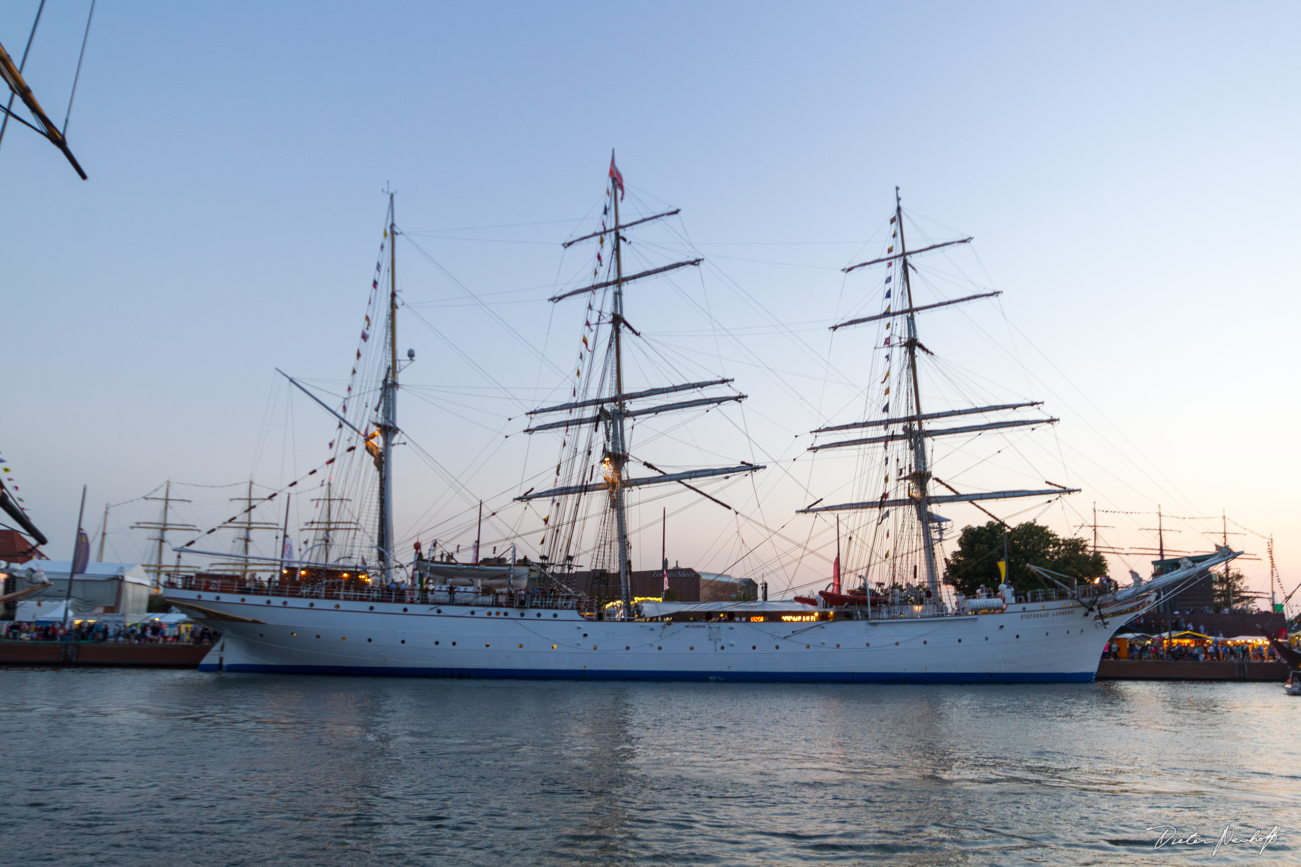 Sail 2015 - "Statsraat Lehmkuhl"