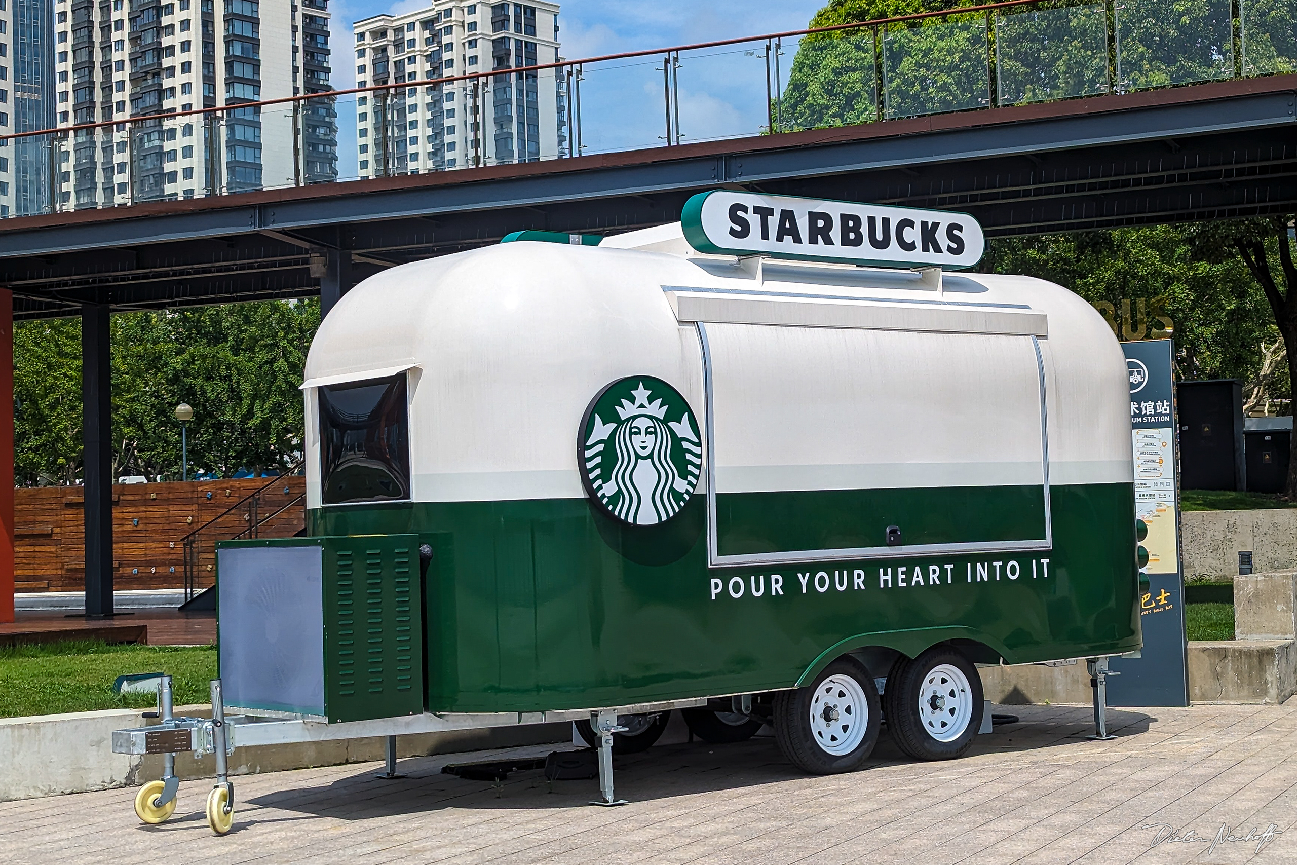 Shanghai - Starbucks Trailer