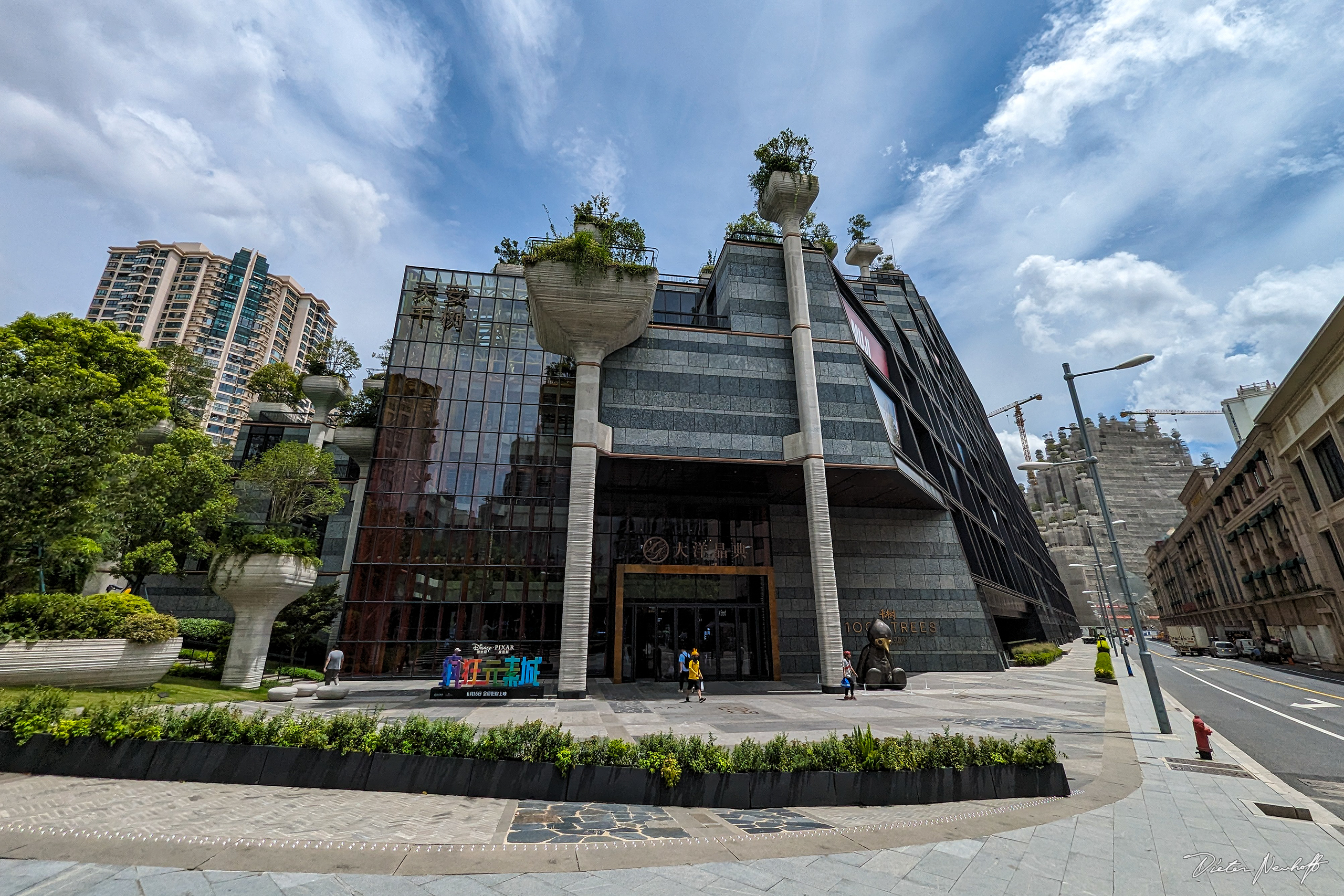 Shanghai - 1.000 Trees Building