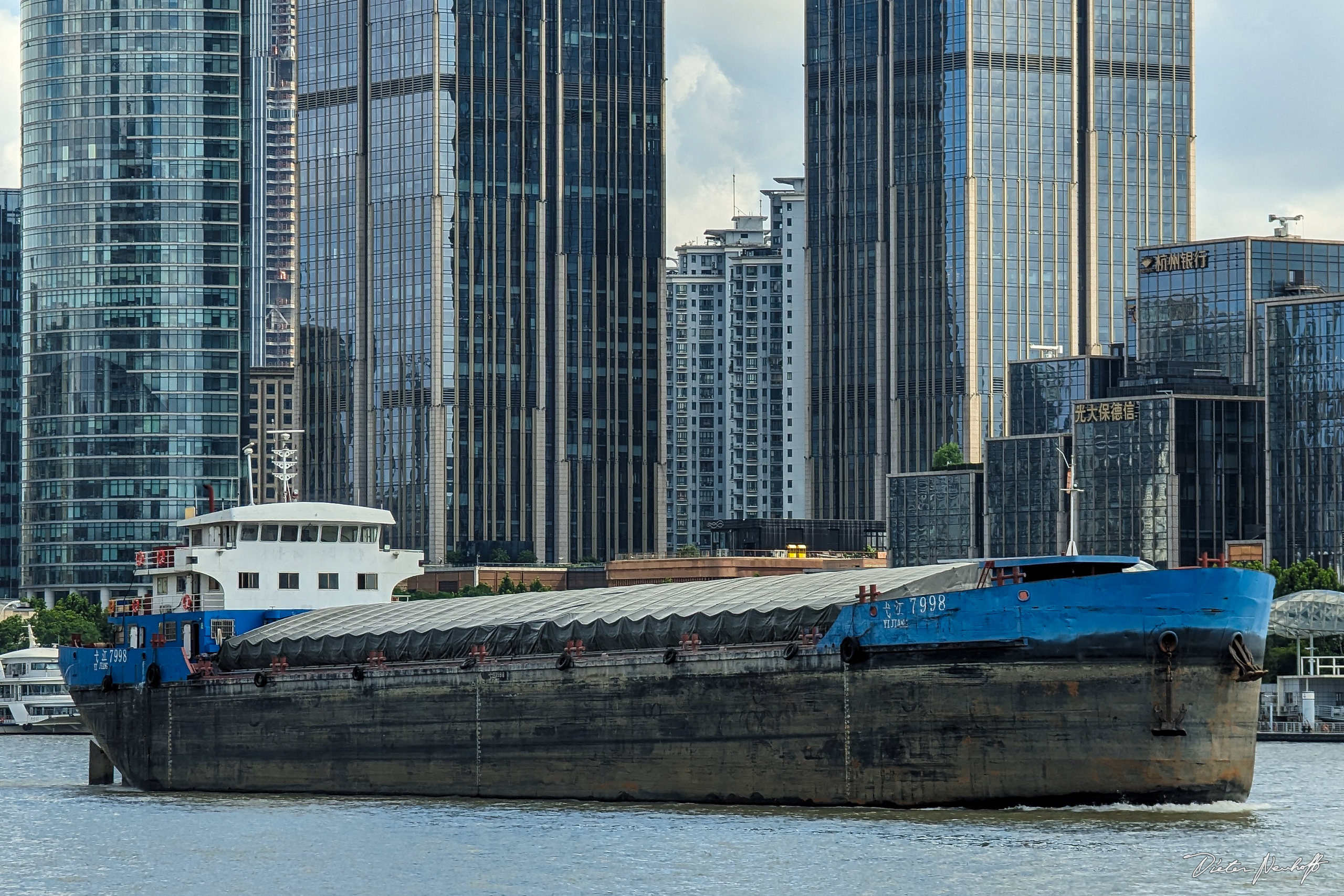 Shanghai - Schiff auf dem Huangpu River